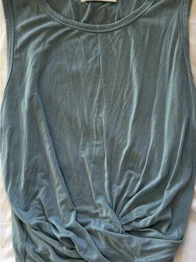 Sleeveless Knot-Hem Tank Top in Dusty Blue